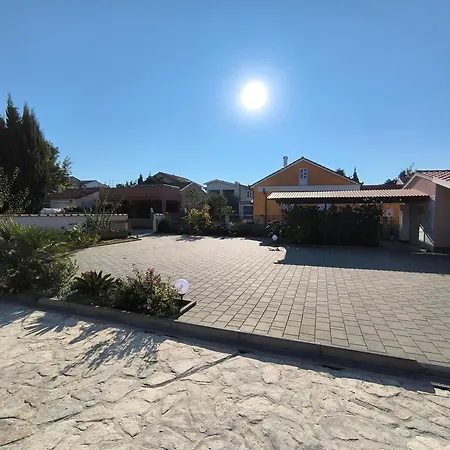Apartamento With A Swimming Pool Sabunike, Zadar - 11837